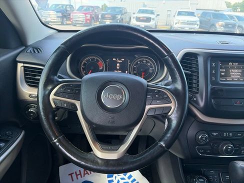 Used 2018 Jeep Cherokee Latitude w/ Altitude Package AWD/4WD image 15
