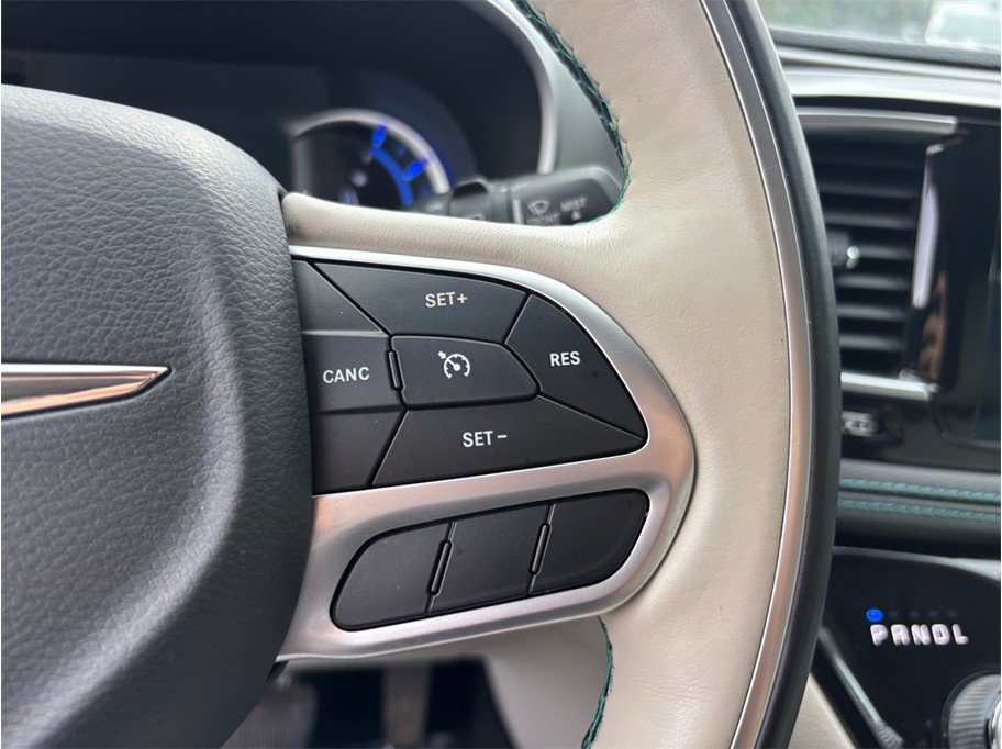 Used 2018 Chrysler Pacifica Limited FWD image 23