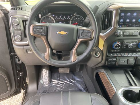 Used 2022 Chevrolet Silverado 2500 High Country AWD/4WD image 19