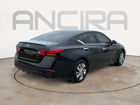 Used 2024 Nissan Altima 2.5 S FWD image 10