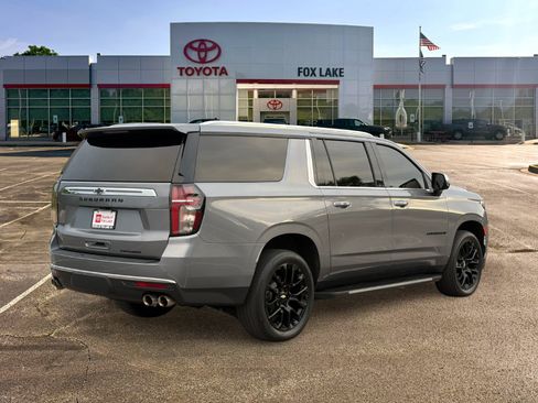 Used 2022 Chevrolet Suburban Premier AWD/4WD image 5