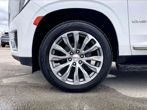 Used 2021 GMC Yukon Denali w/ Advanced Technology Package AWD/4WD image 35