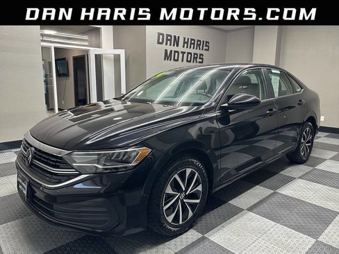 Used 2024 Volkswagen Jetta S image 1