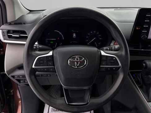Used 2021 Toyota Sienna LE image 24