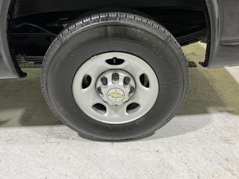 Used 2023 Chevrolet Express 3500 w/ Driver Convenience Package image 13