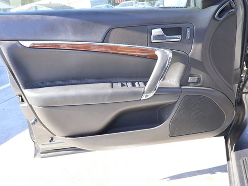 Used 2011 Lincoln MKZ image 46