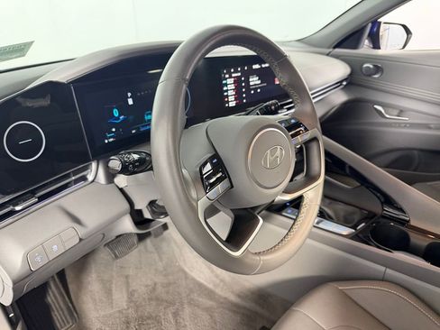Used 2025 Hyundai Elantra SEL image 20