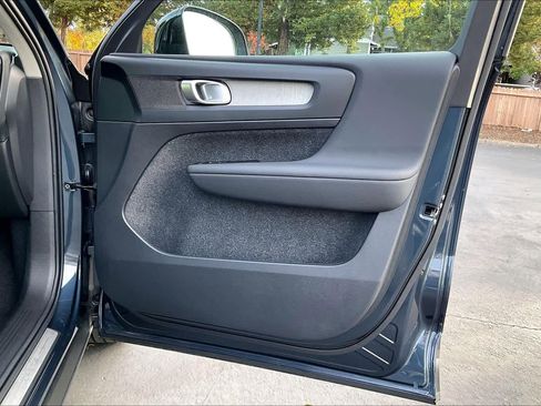 New 2026 Volvo XC40 B4 Core w/ Climate Package image 30