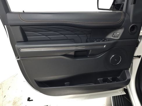 Used 2024 Ford Expedition Platinum AWD/4WD image 17