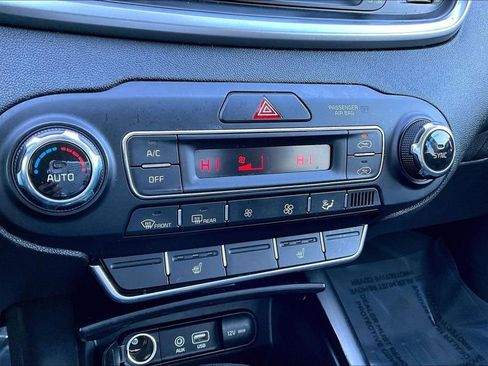 Used 2020 Kia Sorento LX w/ LX I4 Convenience Package image 32