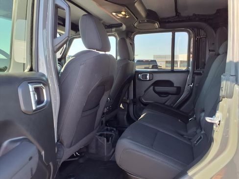 Used 2022 Jeep Gladiator Willys image 28