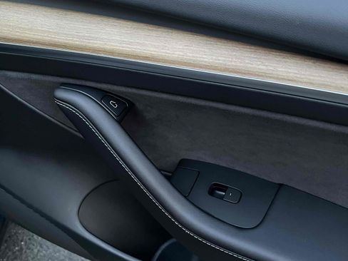 Used 2021 Tesla Model 3 Standard Range Plus image 40