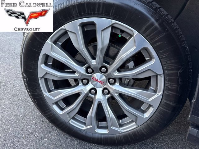 Used 2021 GMC Yukon Denali w/ Denali Premium Package AWD/4WD image 5