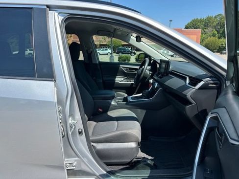 Used 2021 Toyota RAV4 LE FWD image 15