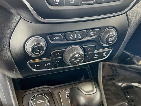 Used 2023 Jeep Cherokee Altitude Lux w/ Lux Elite Package AWD/4WD image 16