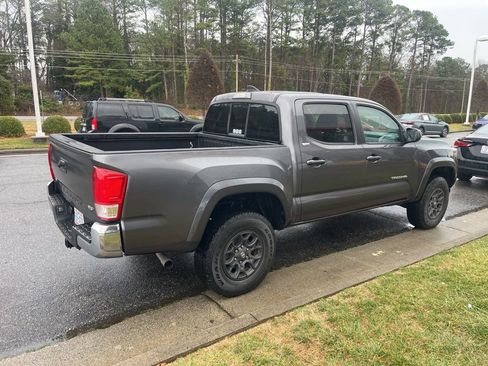 Used 2017 Toyota Tacoma SR5 w/ Tow Package image 9