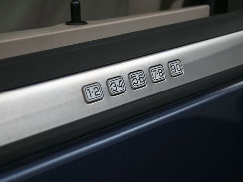 Used 2016 Lincoln Navigator Select image 35