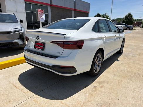 Used 2023 Volkswagen Jetta SE w/ Panoramic Sunroof Package FWD image 4