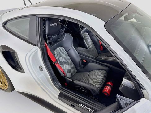 Used 2019 Porsche 911 GT3 RS w/ Weissach Package RWD image 29