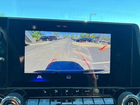 Used 2024 Chevrolet Colorado LT w/ LT Convenience Package II AWD/4WD image 19