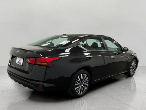 Certified 2025 Nissan Altima 2.5 SV FWD image 3