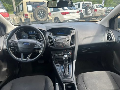 Used 2016 Ford Focus SE w/ SE Winter Package FWD image 14