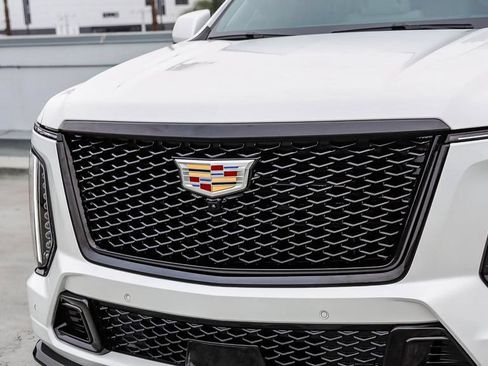 Used 2025 Cadillac Escalade V AWD/4WD image 6