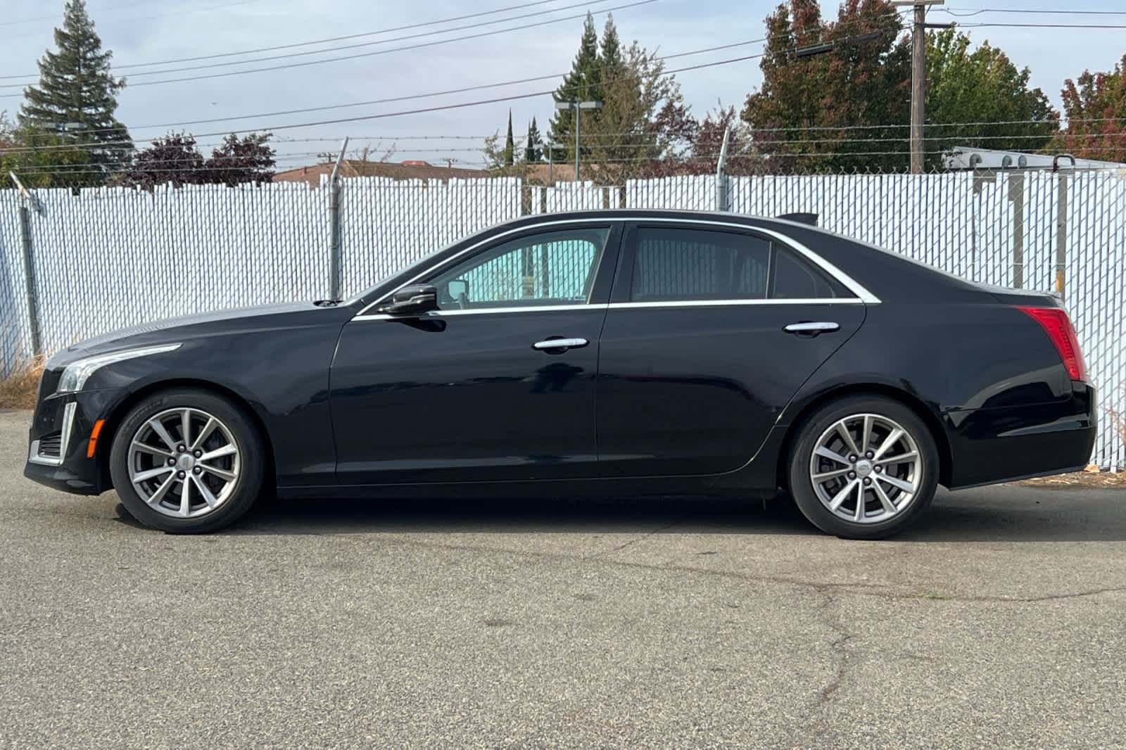 Used 2019 Cadillac CTS Luxury RWD image 2