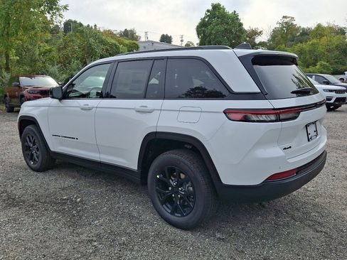 New 2025 Jeep Grand Cherokee Altitude image 3
