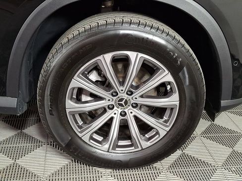 Used 2023 Mercedes-Benz GLC 300 4MATIC image 11