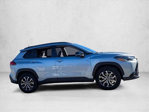 Used 2025 Toyota Corolla Cross SE image 4