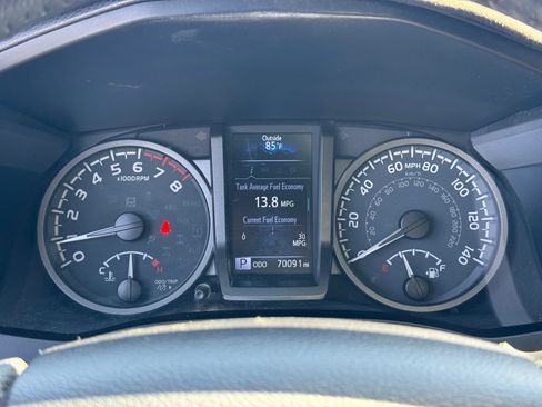 Used 2021 Toyota Tacoma TRD Off-Road w/ Technology Package AWD/4WD image 27