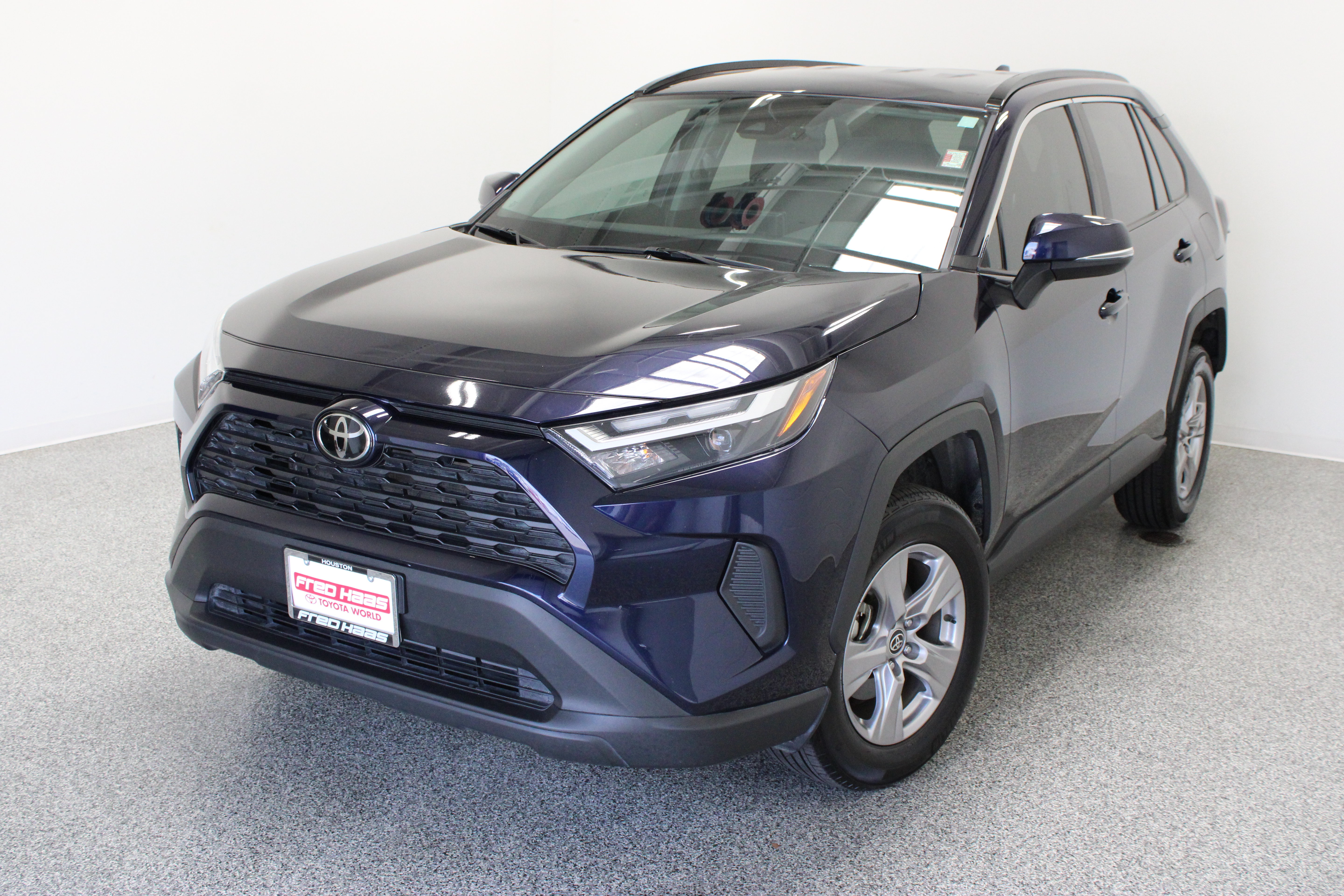 Used 2025 Toyota RAV4 XLE FWD image 2
