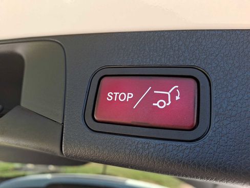 Used 2025 Mercedes-Benz GLB 250 4MATIC image 28