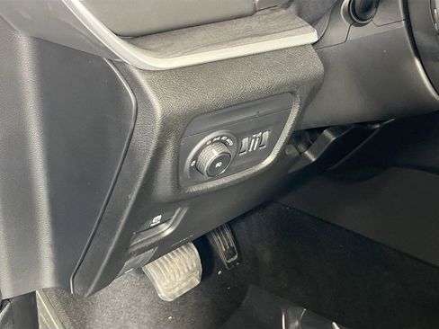 Used 2022 Jeep Grand Cherokee Limited image 10