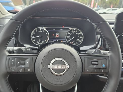 Used 2025 Nissan Pathfinder SL w/ SL Premium Package image 11