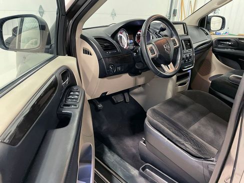 Used 2017 Dodge Grand Caravan SE w/ Power Window Group image 17