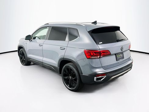 Used 2022 Volkswagen Taos SE FWD image 5