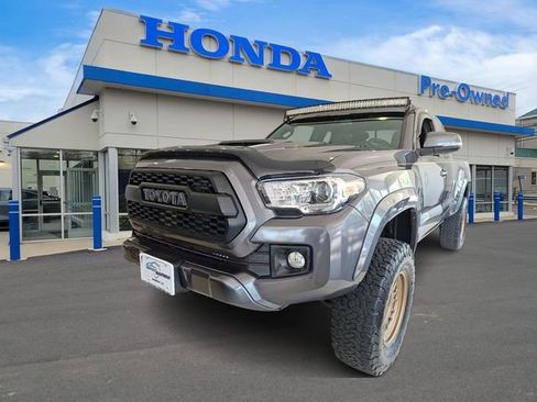 Used 2016 Toyota Tacoma TRD Sport AWD/4WD image 1