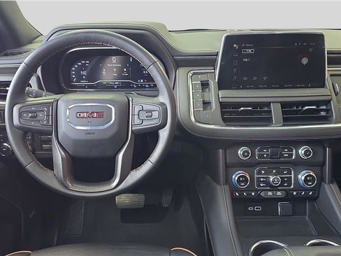 Used 2024 GMC Yukon XL AT4 w/ Technology Package image 9