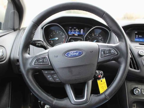 Used 2017 Ford Focus SE w/ Cold Weather Package FWD image 16