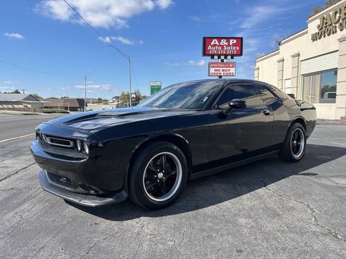 Used 2015 Dodge Challenger SXT w/ Driver Convenience Group image 1