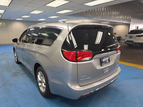 Used 2020 Chrysler Pacifica Limited FWD image 12