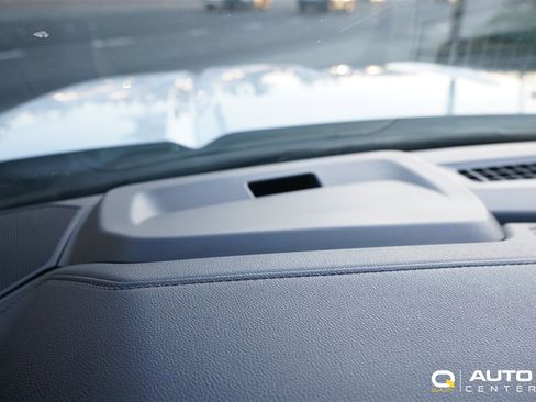 Used 2024 GMC Sierra 3500 SLT w/ SLT Premium Package image 32