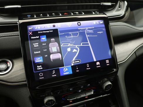 Used 2023 Jeep Grand Cherokee Overland w/ Luxury Tech Group IV image 23