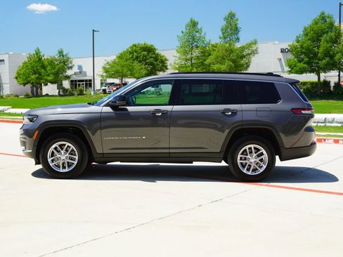 Used 2025 Jeep Grand Cherokee L Laredo AWD/4WD image 2