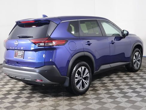 Used 2023 Nissan Rogue SV image 9