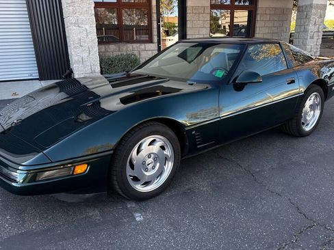 Used 1996 Chevrolet Corvette Coupe RWD image 1