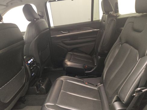 Used 2023 Jeep Grand Cherokee L Limited w/ Luxury Tech Group II image 18