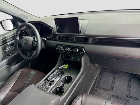 Used 2025 Honda Pilot Black Edition image 31